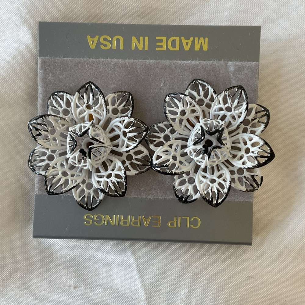 Vintage 1960’s Flower Power Clip On Earrings Black & White